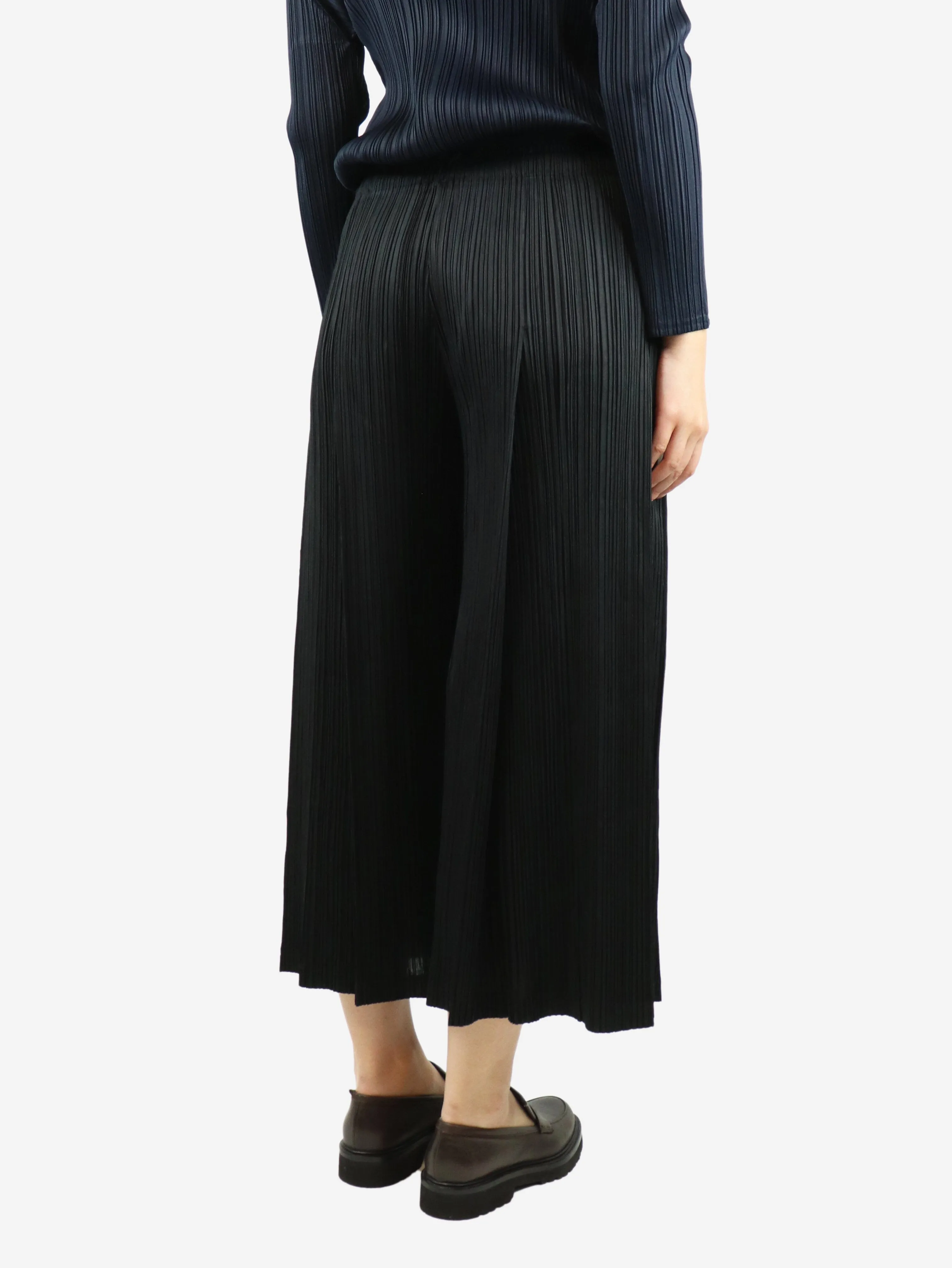 Black pleated trousers - size UK 10