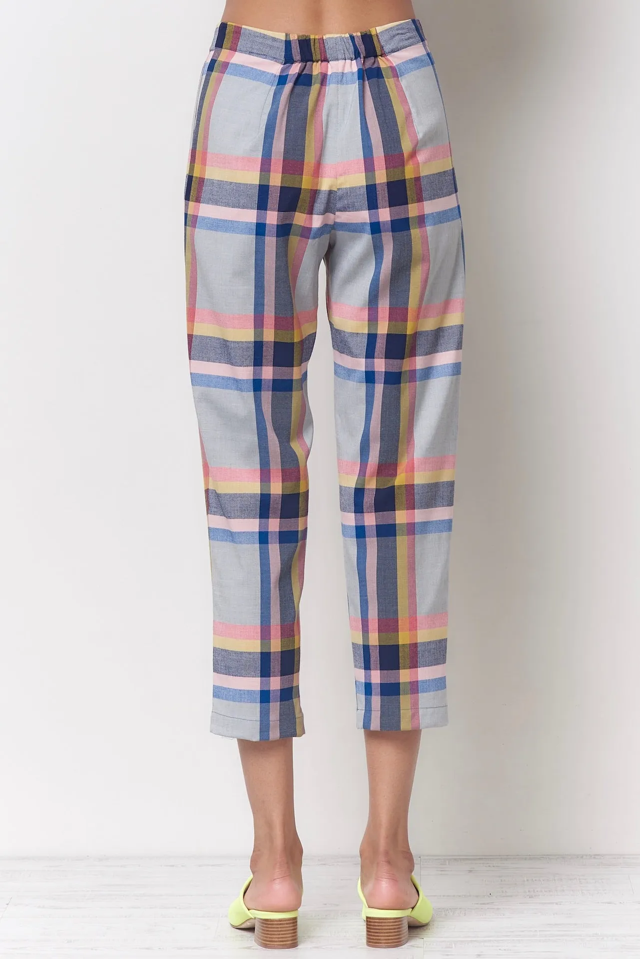 SHEILA Carrot Pleated Pant - Plaid