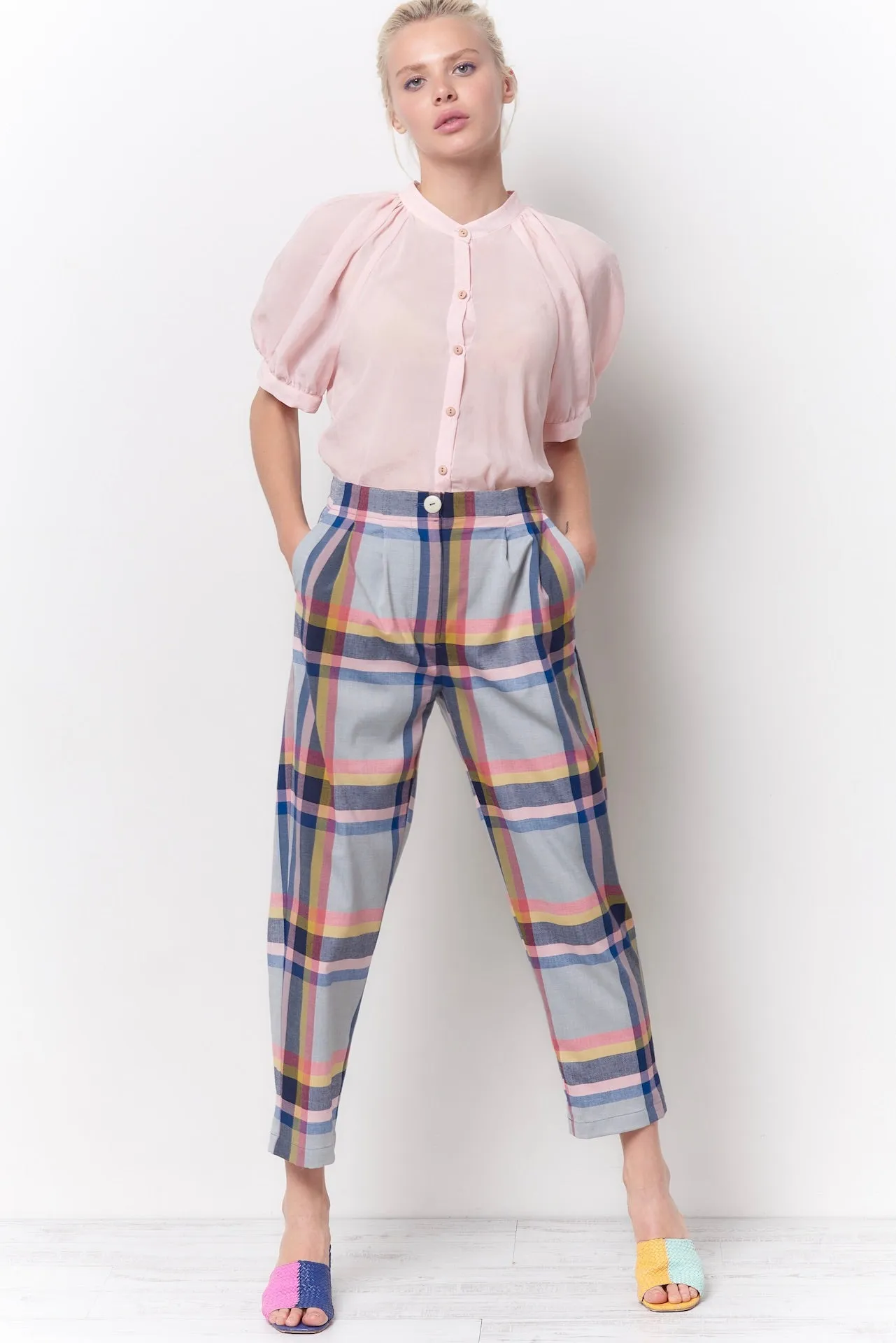 SHEILA Carrot Pleated Pant - Plaid