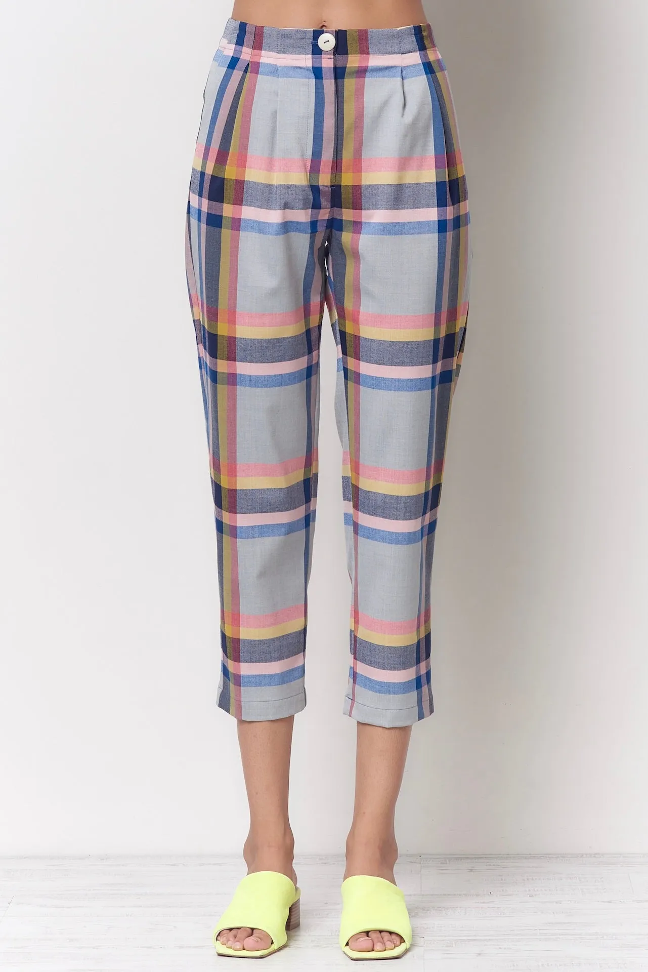 SHEILA Carrot Pleated Pant - Plaid